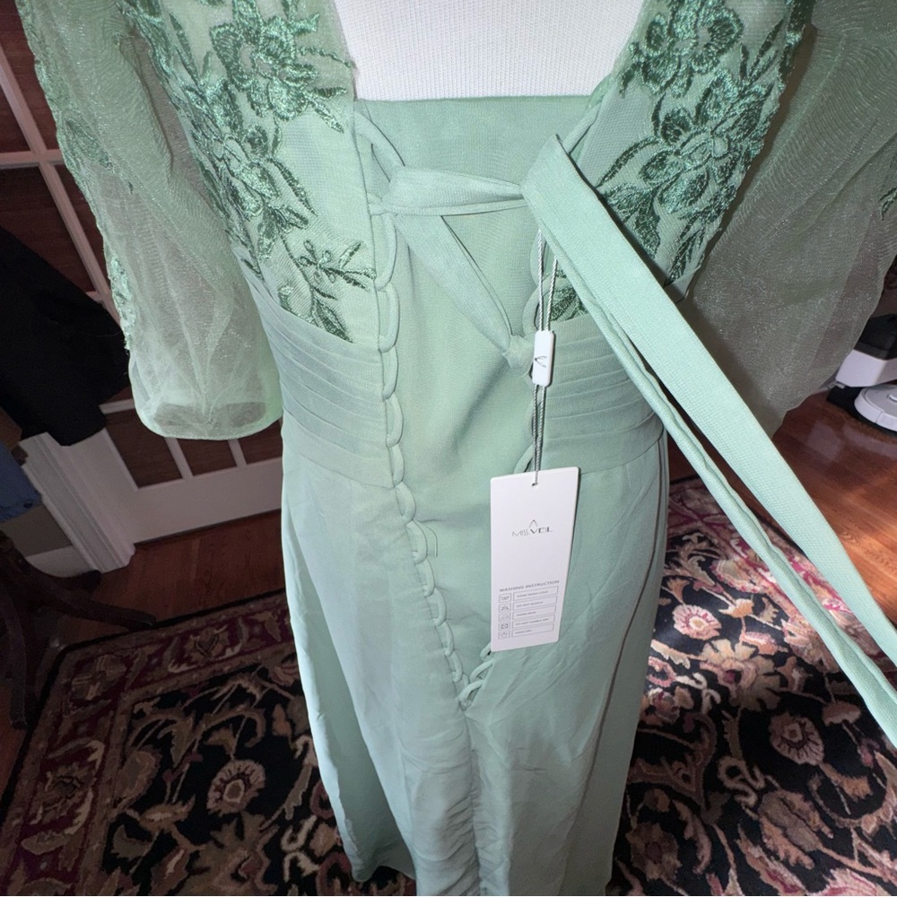 Miss Veil mint green lace and chiffon floor-length formal gown size 12 - Picture 8 of 16